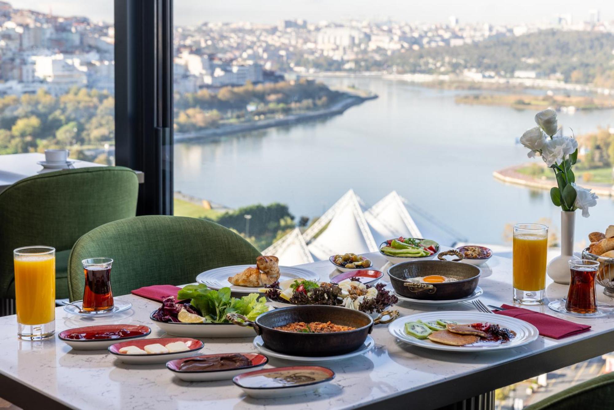 فندق اسطنبولفي  فندق كلاريون غولدن هورن المظهر الخارجي الصورة